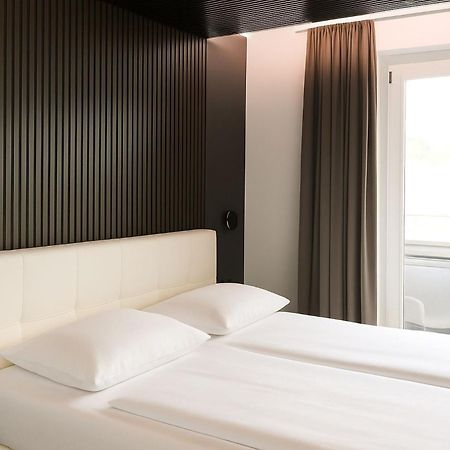 Hotel Velden - 24 Checkin Zimmer Im Zentrum Velden am Woerthersee Exterior photo